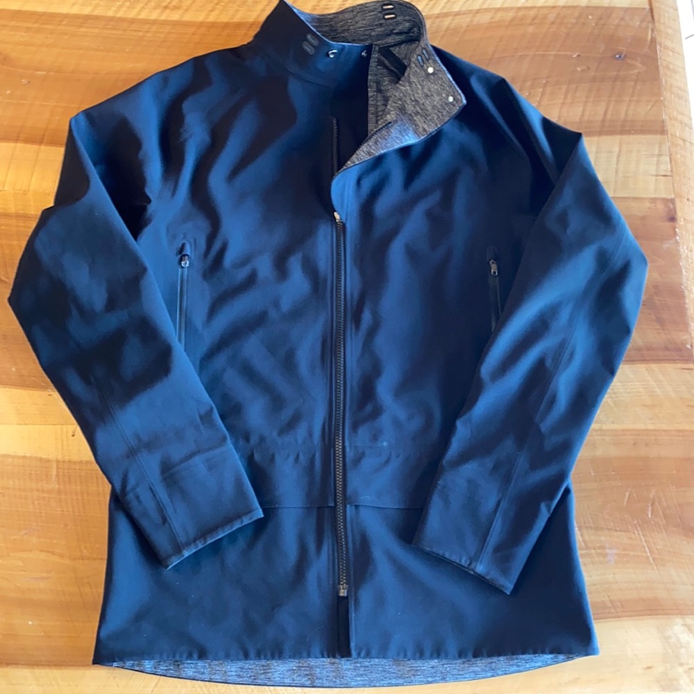 Lululemon On the Move Reversible tan jacket